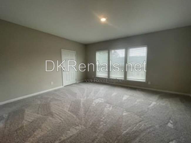 Building Photo - 944 Hewitt Dr SE