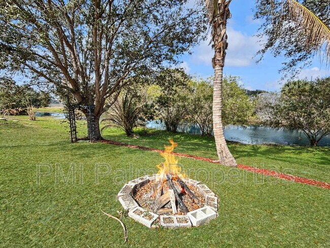 Building Photo - 117 SW Glenwood Dr