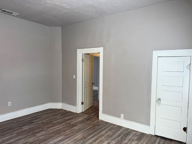 Building Photo - 1504 Austin St