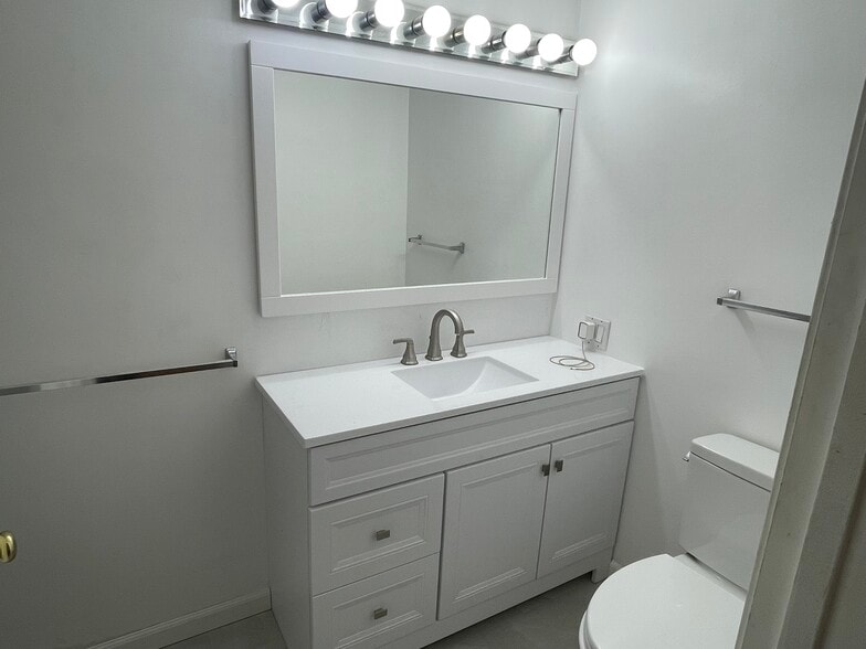 Building Photo - 238 Hanover St