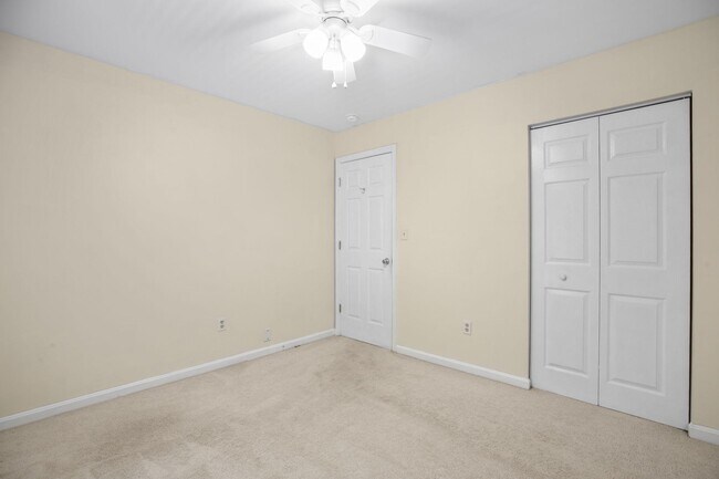 Building Photo - 10205 N Hampton Ln