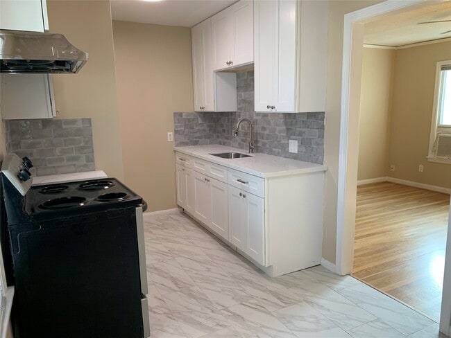 Building Photo - 307 Avondale St