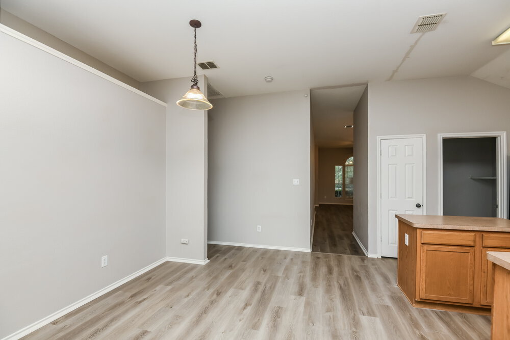 Building Photo - 1345 Meadowbrook Ln