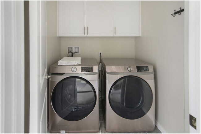 Building Photo - Townhome in Trabuco Canyon!