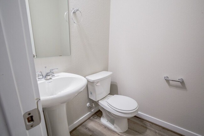 Building Photo - Lock-&-Leave Living in Pflugerville! 3BR T...