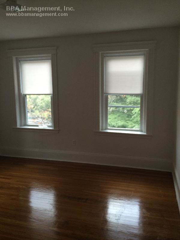 Building Photo - 120 Warren St