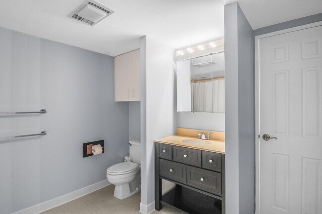 Building Photo - 127 Greyrock Pl