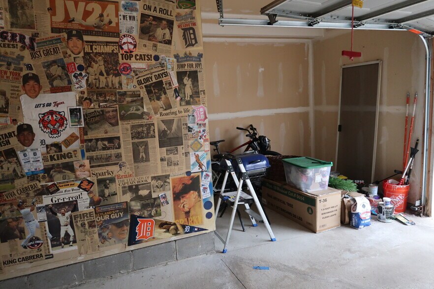 Garage - 16468 Radison Dr