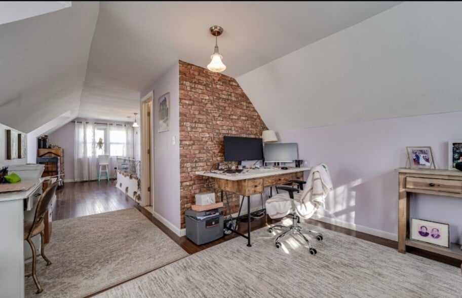 Building Photo - 391 Ward St