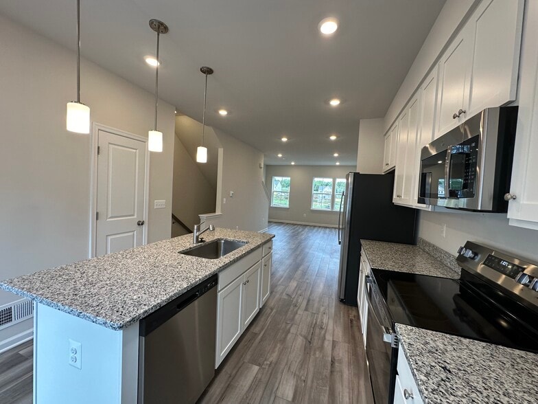 Building Photo - 318 Mineral Springs Rd