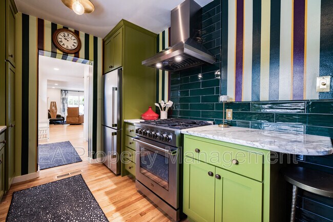 Building Photo - 520 San Pasquale Ave SW