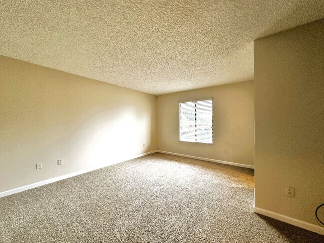 Building Photo - 180 Park Place Dr