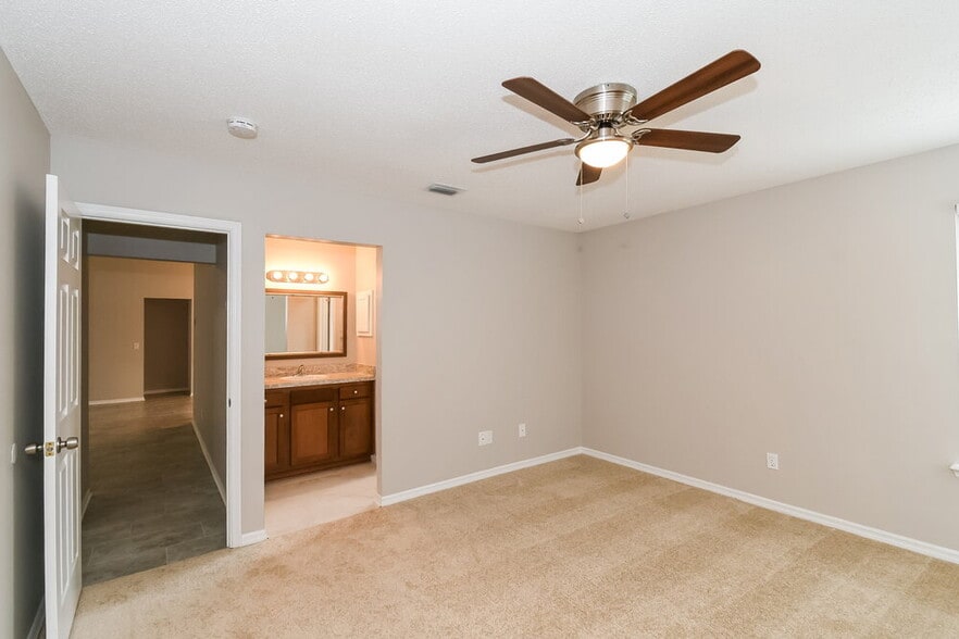 Building Photo - 3164 Sanderling Ct