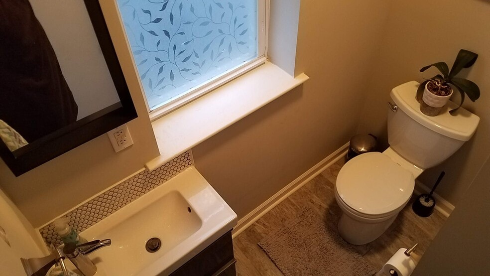 1/2 bath near kitchen - 613 S 16th St