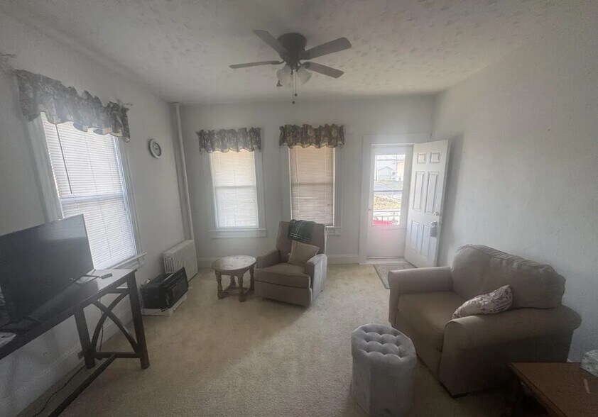 Building Photo - 408 17th Ave