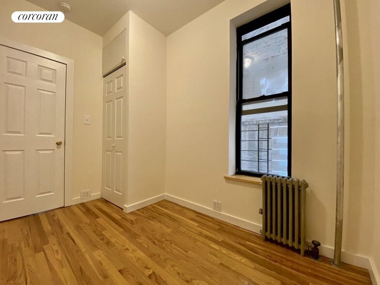 Building Photo - 350 E 91st St