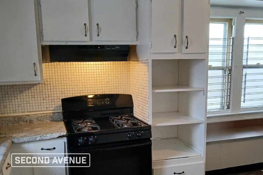 Building Photo - 2854 E 128th St