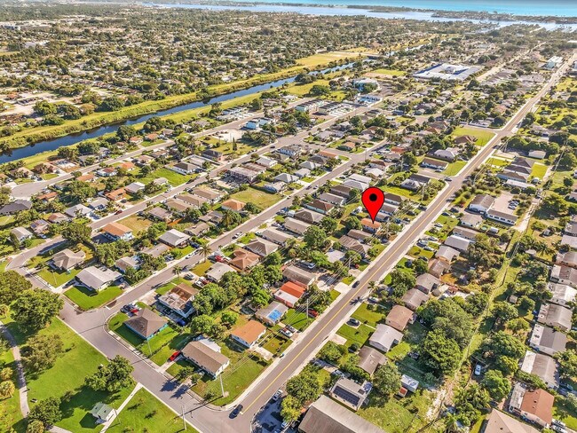 Building Photo - 525 NW 10th Ave