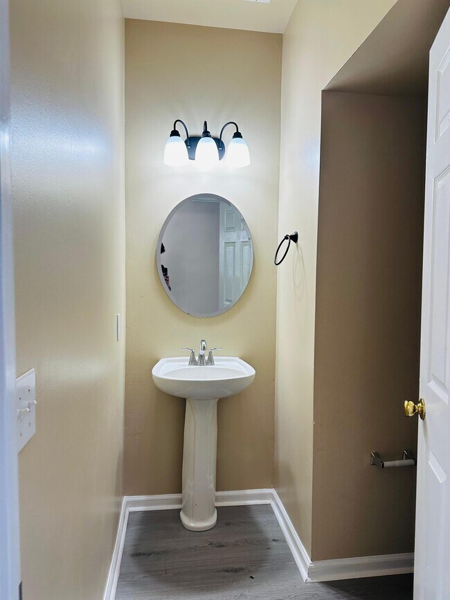 Building Photo - 9452 Willow Tree Ln