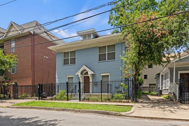 Building Photo - 412 Drew St