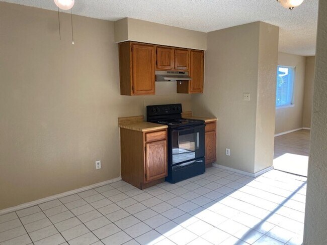 Building Photo - 5630 Brookview Ct