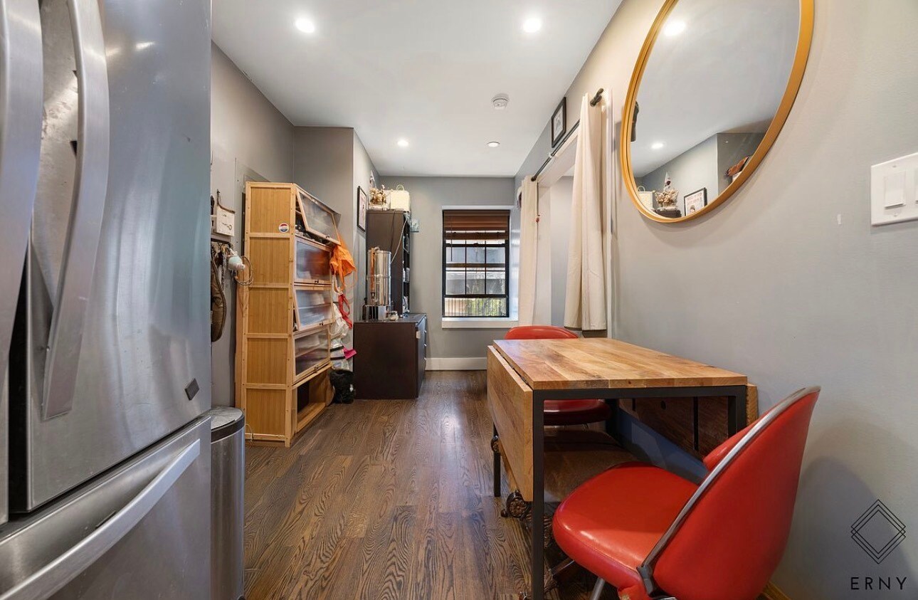 Building Photo - 42 Palmetto St