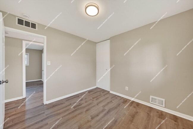 Building Photo - Rare Rental Opportunity! Fully Renovated 3-bedroom, 2-bath Brick Ranch in Farmington Hills!
