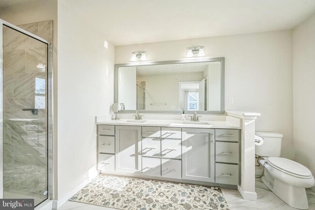 Building Photo - 900 Dogwood Ct