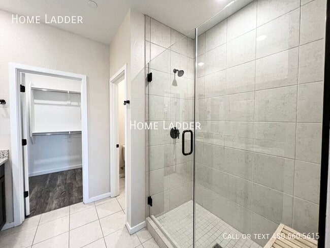 Building Photo - 779 E Doral Ave