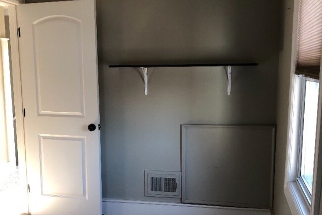 Building Photo - 671 Wordsworth St