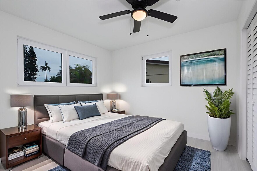 Building Photo - 713 SW 4th Ct