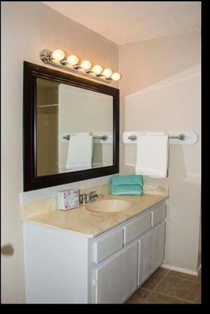 Building Photo - 126 Harbour Ln