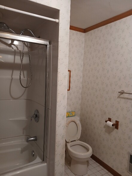 Building Photo - 315 Boyden St