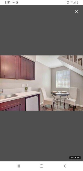 Building Photo - 920 Galopago St