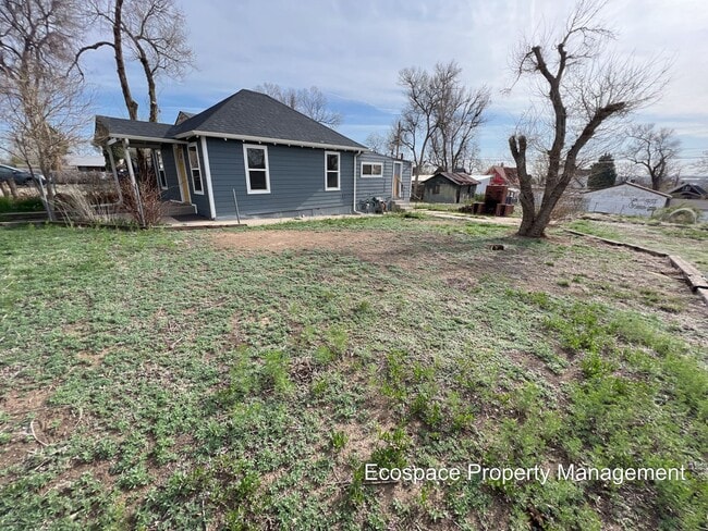 Building Photo - Cozy 2 Bed 1 Bath Bungalow in Denver's Globeville Neighborhood
