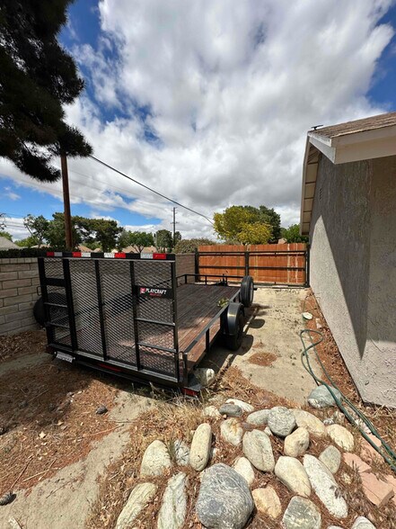 Building Photo - 1832 W Ave K11