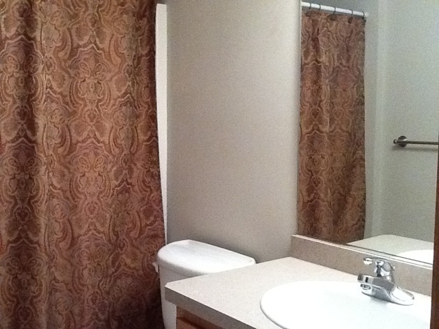 Building Photo - Beautiful Executive 3 Bedroom Condo!