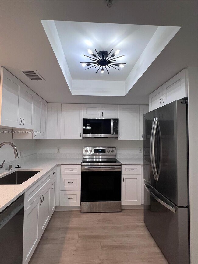 Building Photo - 2021 SE 10th Ave