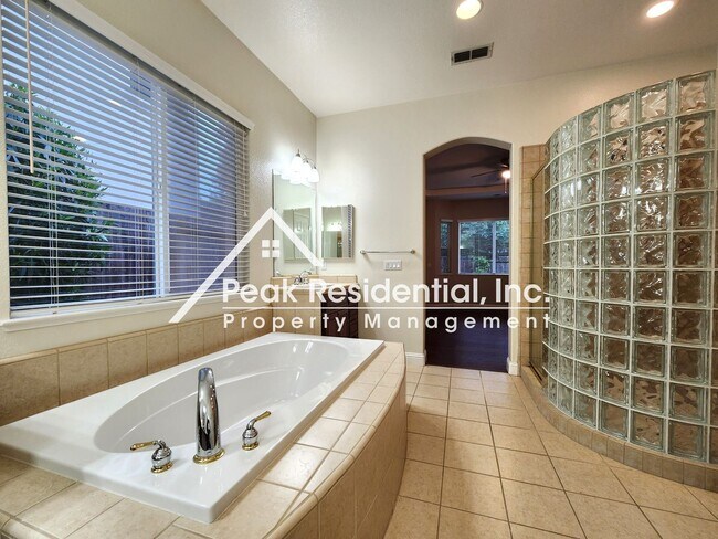 Building Photo - Spacious Folsom 4bd/3ba Home With 3 Car Garage!