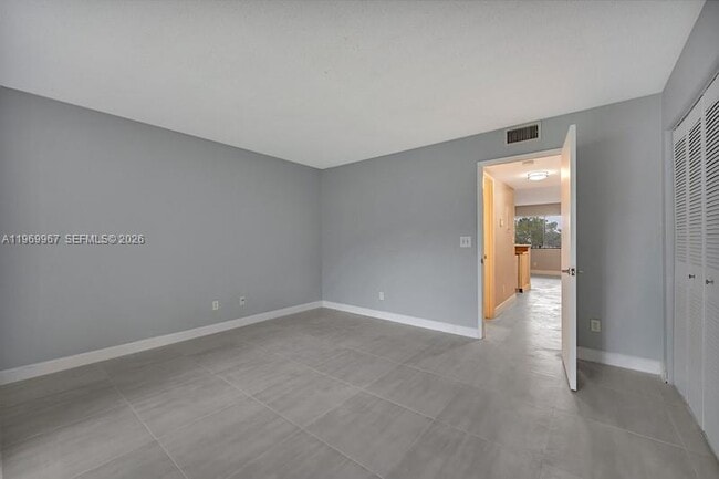 Building Photo - 1430 Meadows Cir W