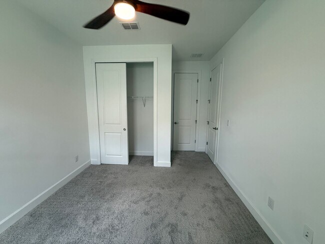 Building Photo - 5 Bedroom 4 Bath W/Office & 3-Car Garage (...