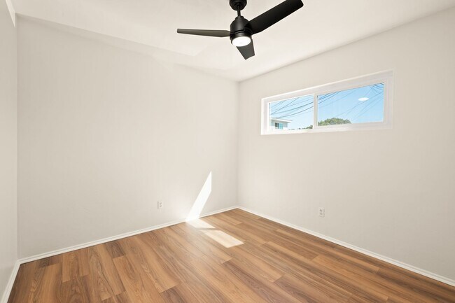 Building Photo - 4419–4423 Mississippi St — fully renovated with designer finishes throughout!
