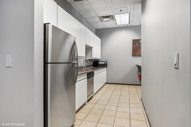 Building Photo - 330 N Jefferson St