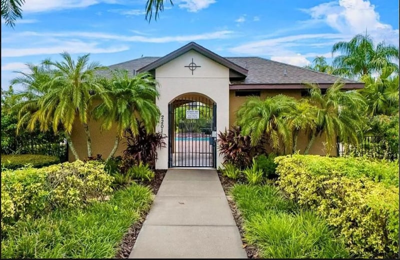 Building Photo - 2492 Seven Oaks Dr