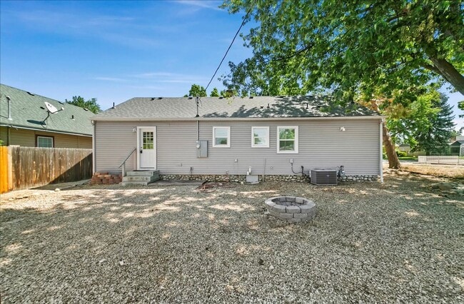 Building Photo - Bright, Spacious Home in Prime Southeast B...