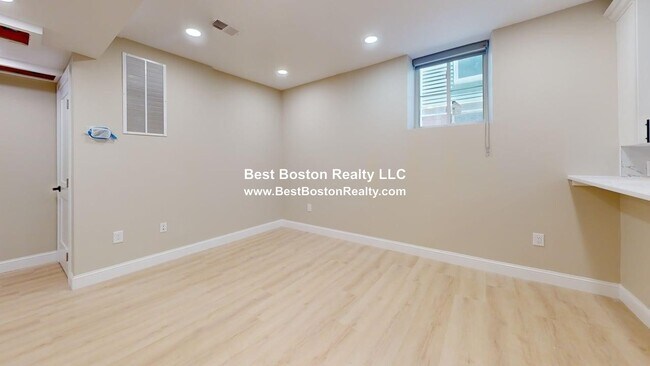 Building Photo - 231 Highland Ave