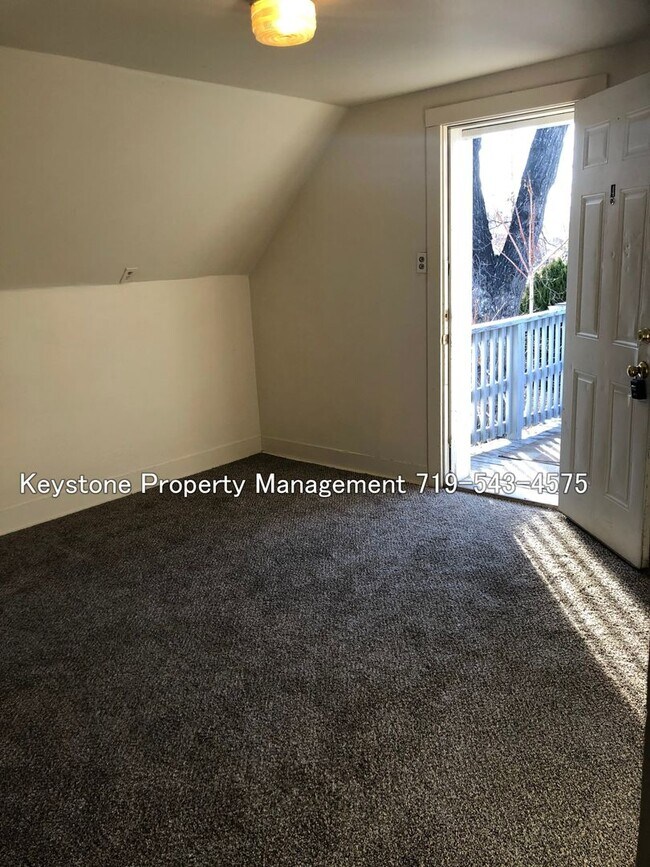 Building Photo - ALL UTILITIES INCLUDED! Upstairs -  1 Bed/1 Bath Apartment with $350 Off Move In Special!  $700/$700