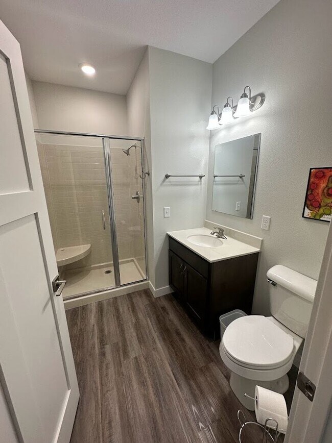 Building Photo - LAKE VIEW- 3 Bedroom Condo