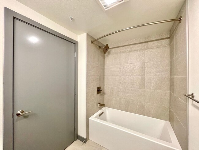 Building Photo - Modern Home For Rent