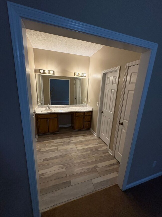 Building Photo - Available July!